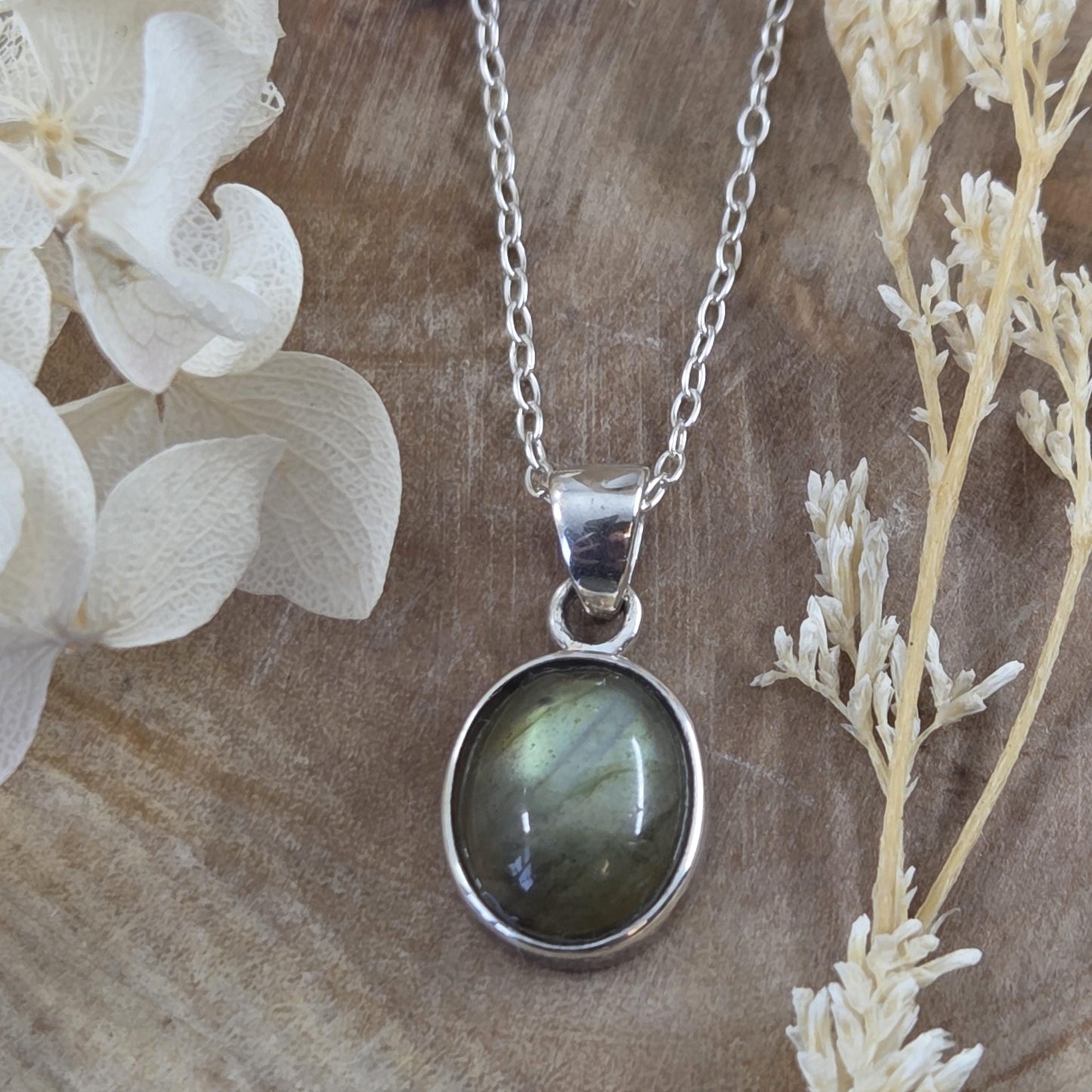 Labradorite| Labradorite Pendant | Labradorite Necklace | Labradorite Jewellery Jones Stones