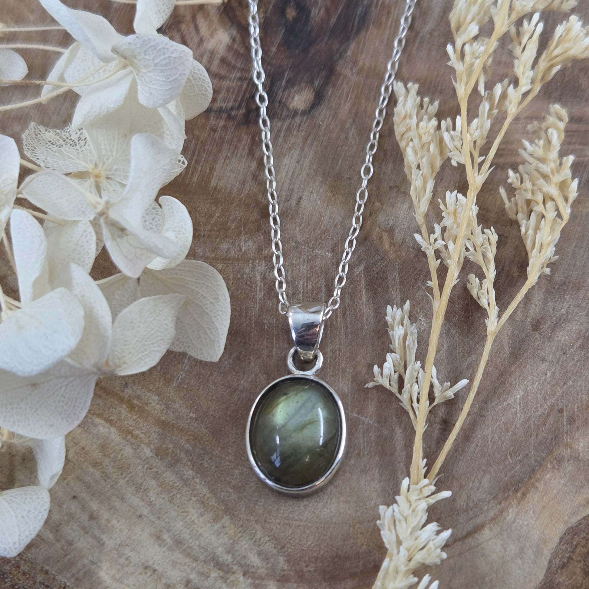 Labradorite| Labradorite Pendant | Labradorite Necklace | Labradorite Jewellery Jones Stones
