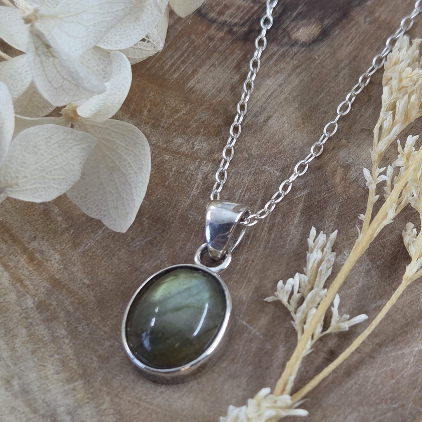 Labradorite| Labradorite Pendant | Labradorite Necklace | Labradorite Jewellery Jones Stones