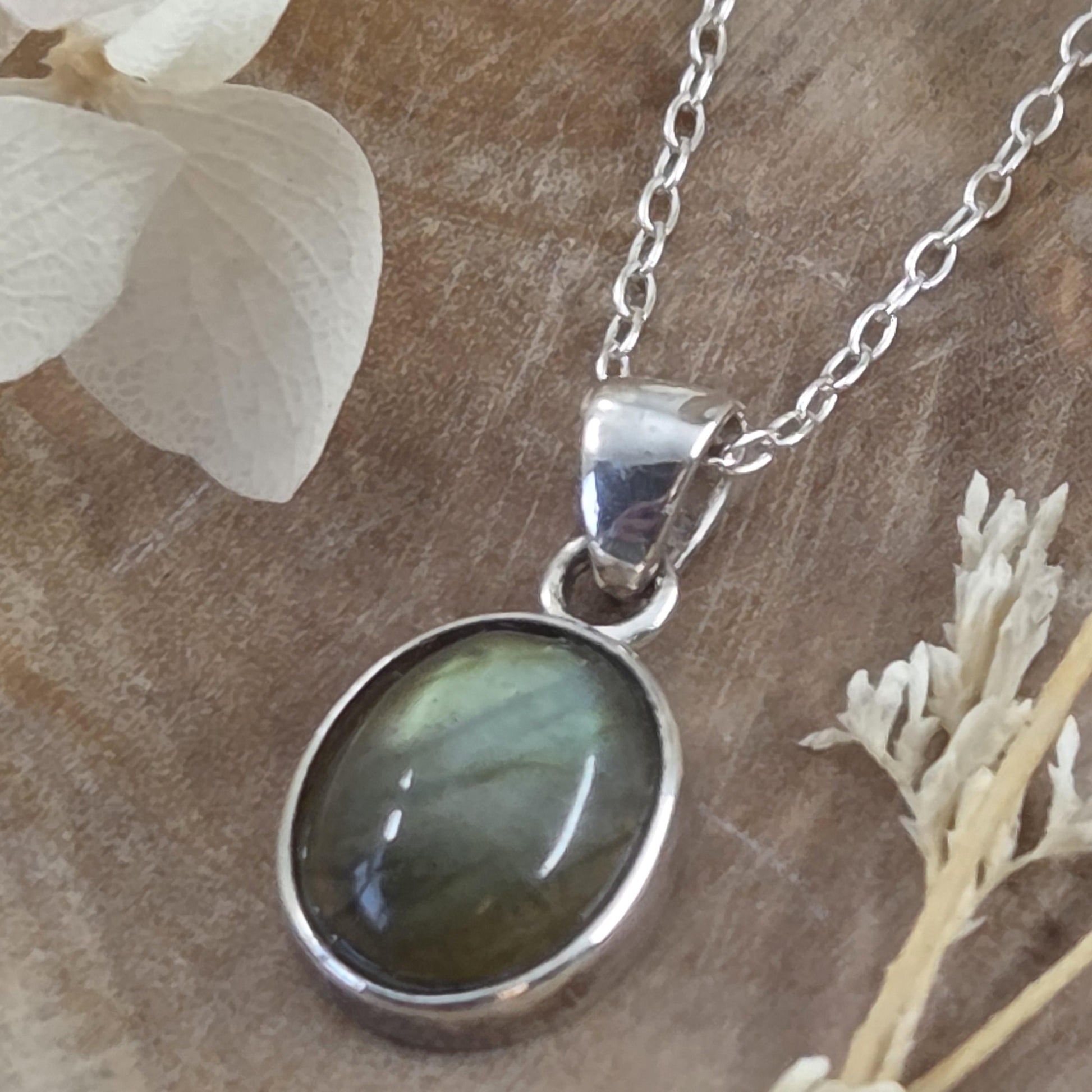 Labradorite| Labradorite Pendant | Labradorite Necklace | Labradorite Jewellery Jones Stones