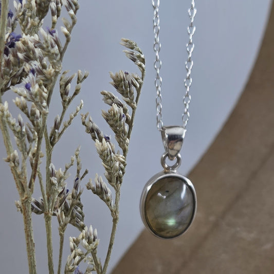 Labradorite| Labradorite Pendant | Labradorite Necklace | Labradorite Jewellery Jones Stones